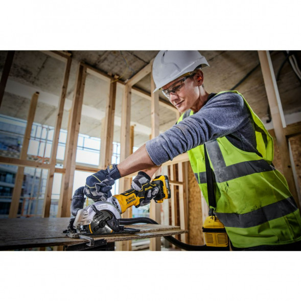 Аккумуляторная дисковая пила DEWALT DCS571N без АКБ и ЗУ в Новороссийске