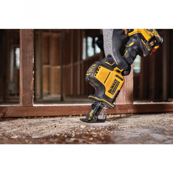 Аккумуляторная сабельная пила DEWALT DCS369NT, без АКБ и ЗУ, в кейсе TSTAK в Новороссийске