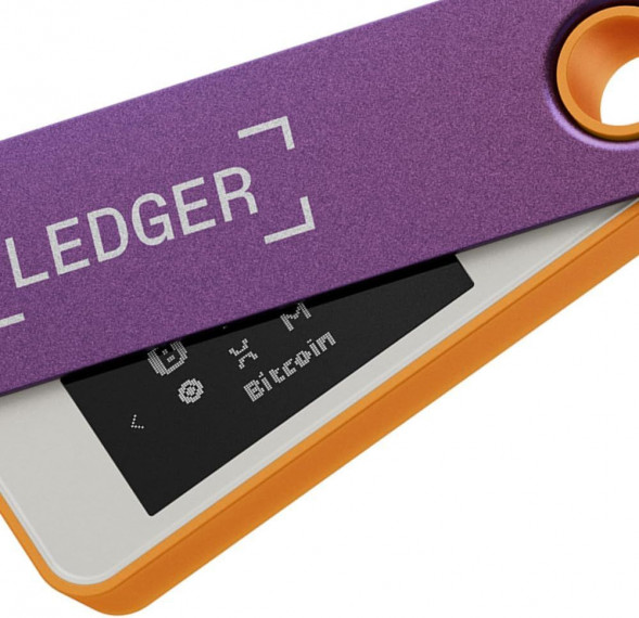 Криптокошелек Ledger Nano S Plus 1 шт., Retro Gaming в Новороссийске