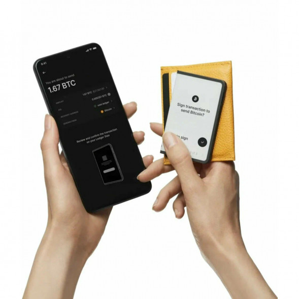 Аппаратный криптокошелек Ledger Stax + чехол Magnet Shell в Новороссийске